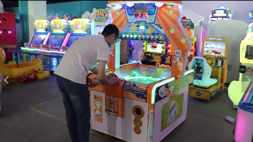 UFO Dream Redemption Arcade Machines For 2 Players 110V 220V Orange Color