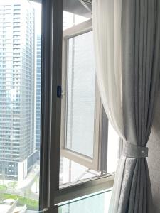 Quality Lock Yes White Retractable Screen Protector Best Choice for Protection wholesale
