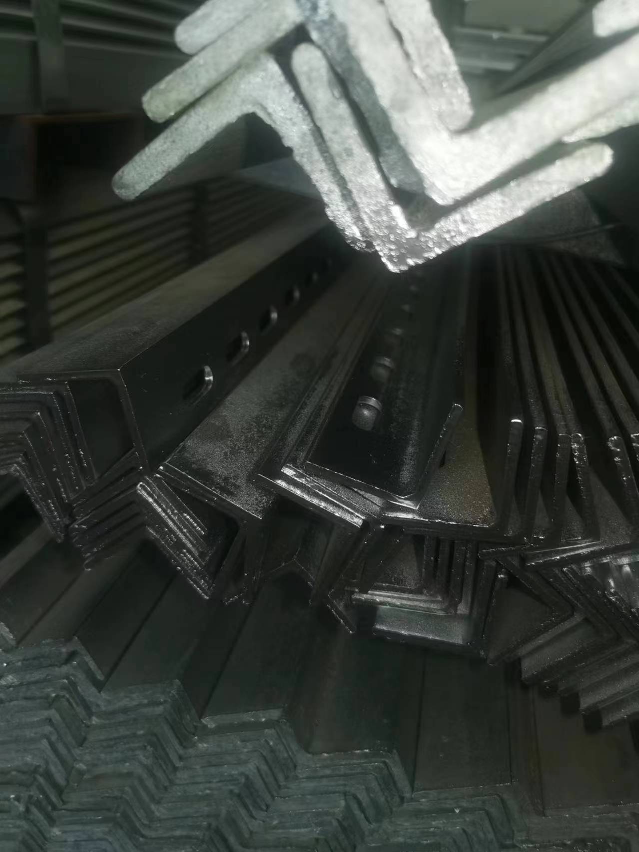 Galvanized Hot Rolled Punching Angle Steel for Q195-Q420 Series from Manufacturers