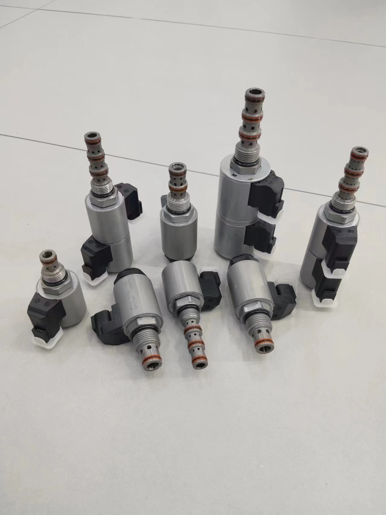 Customized Cartridge Solenoid Valve 4 Way 3 Position Hydraulic Valve