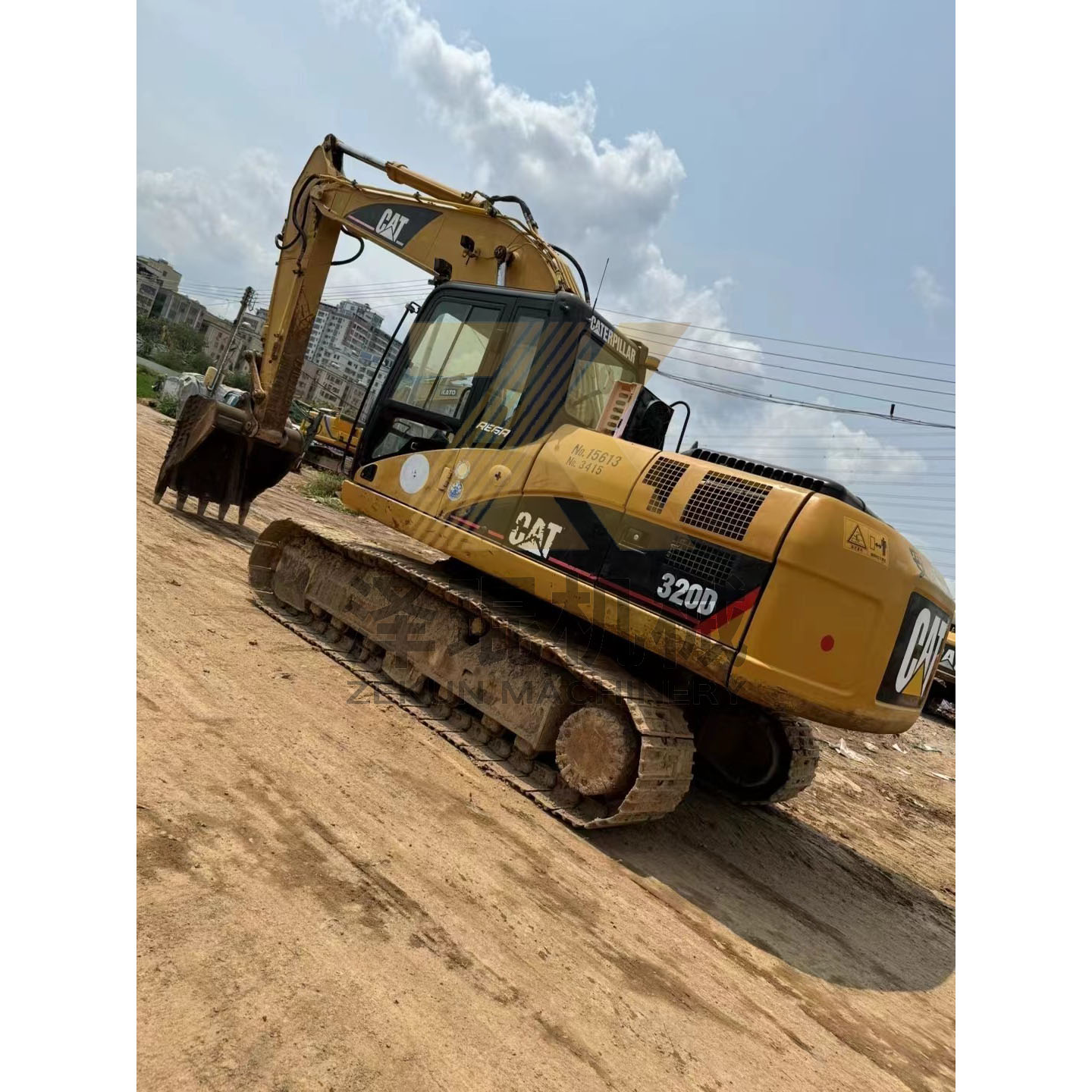 2015 Year Second-Hand Shantui Kato Excavator 320D in in Shanghai Other Hydraulic Pump