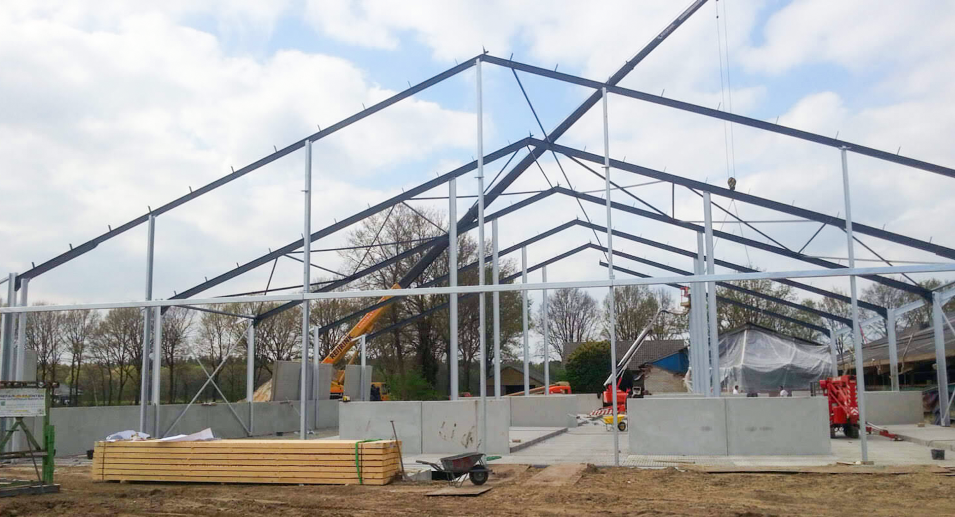 Aluminum Alloy Window and Q345 Prefab Steel Cow Farm Building for Dairy Cow House