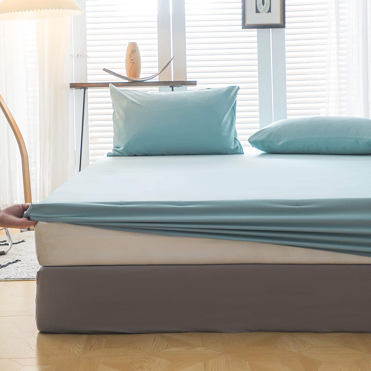 200TC Polyester Bedding Set 1 Fitted Sheet and 2 Pillowcases for a Good Night's Sleep