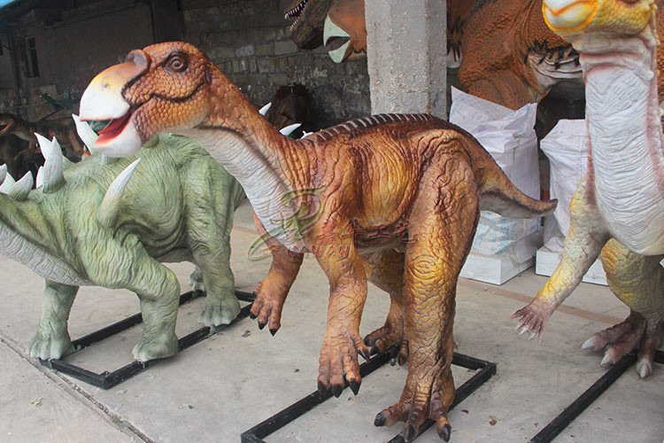 Lifelike Head Swing Hand Carved Animatronic Dinosaur Display Business Park