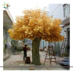 Quality UVG GRE06 Golden indoor home decorative artificial tree with fake banyan leaves for sale wholesale