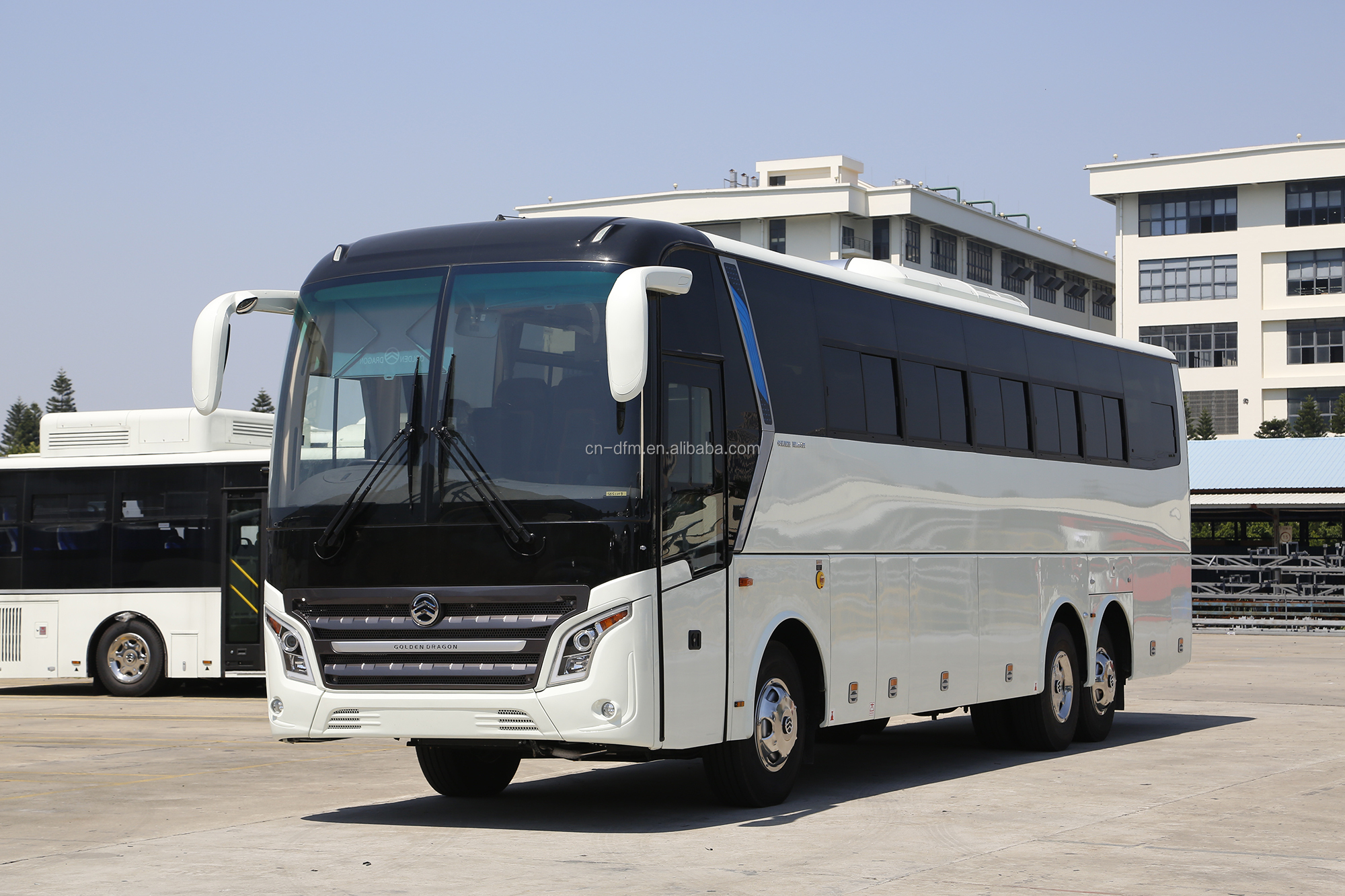 s Refurbished 57 Seats Coach Used Buses with 6 8L Engine Capacity and G.V.W of 15000kg