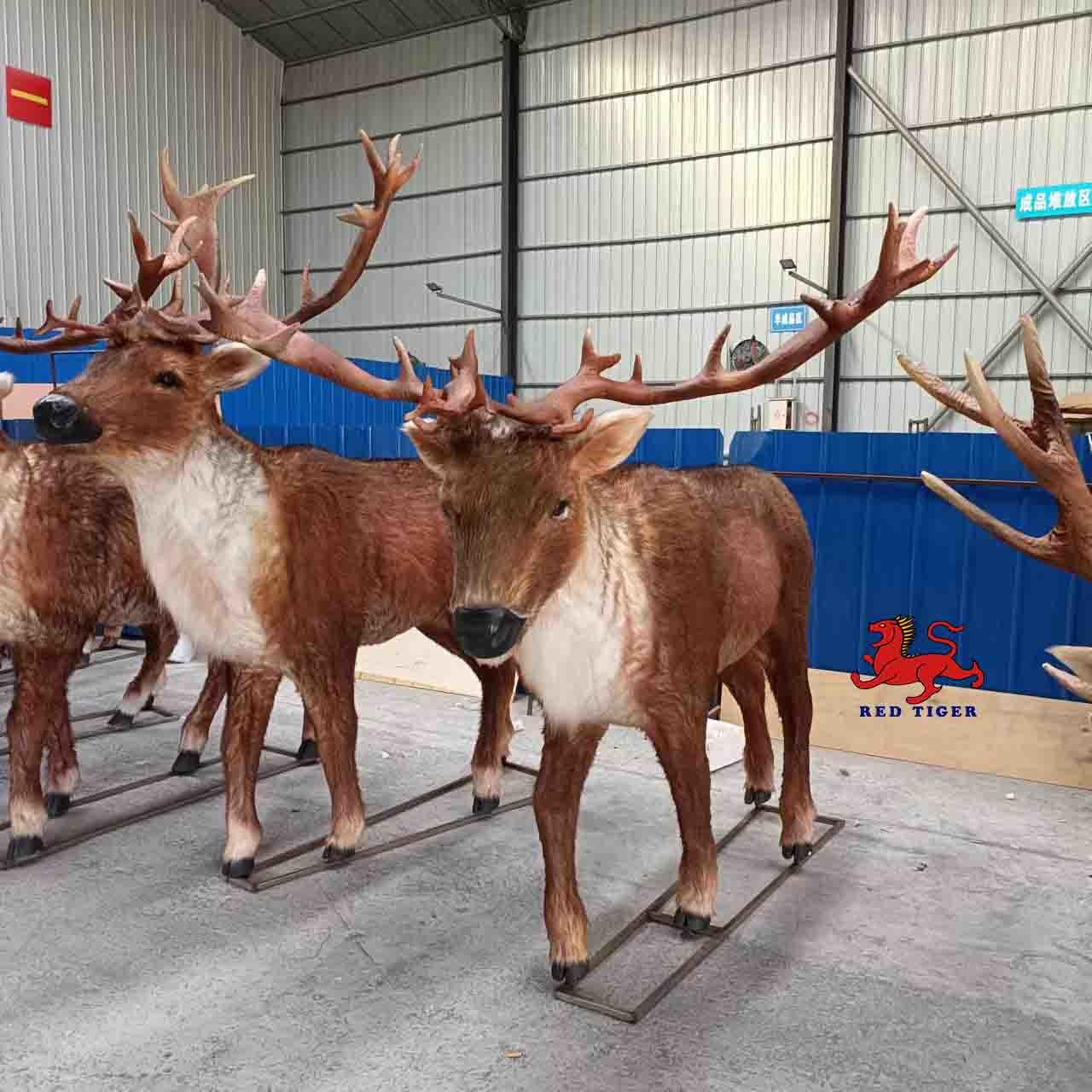 Outdoor Waterproof Life Size Elk Statue Adult Age With Realistic Sound