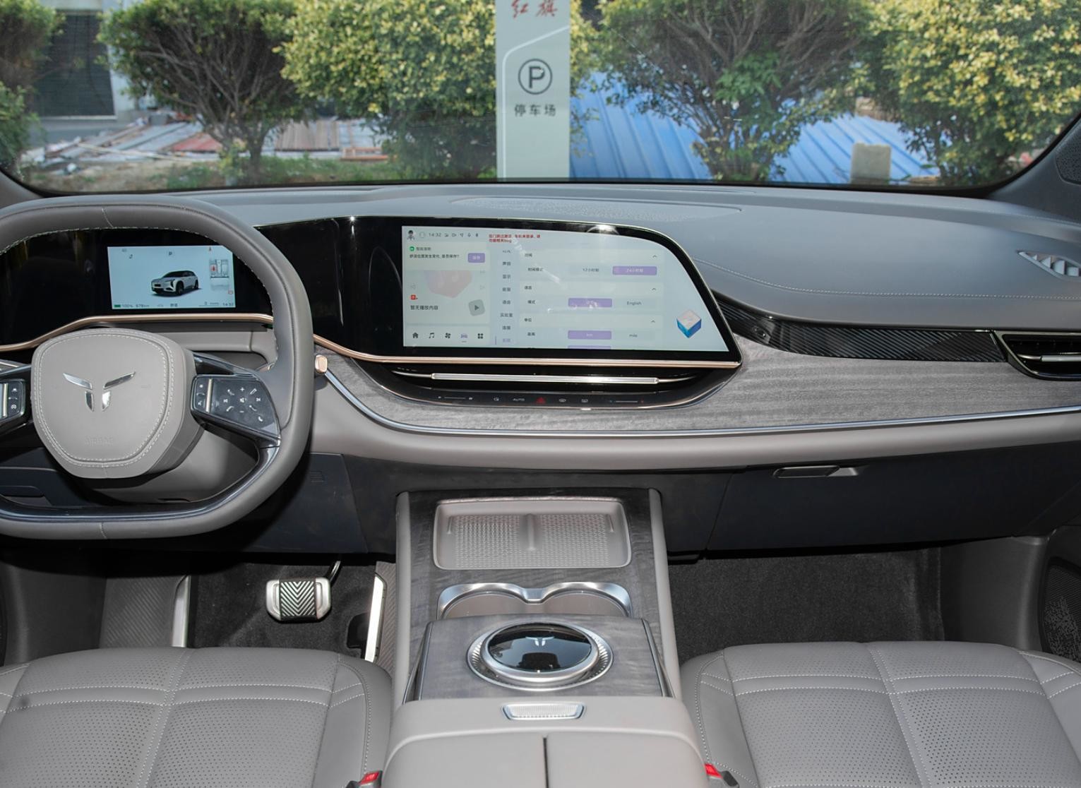 1950mm Width Hongqi Electric Energy Car 2025 Luxury Electric Car