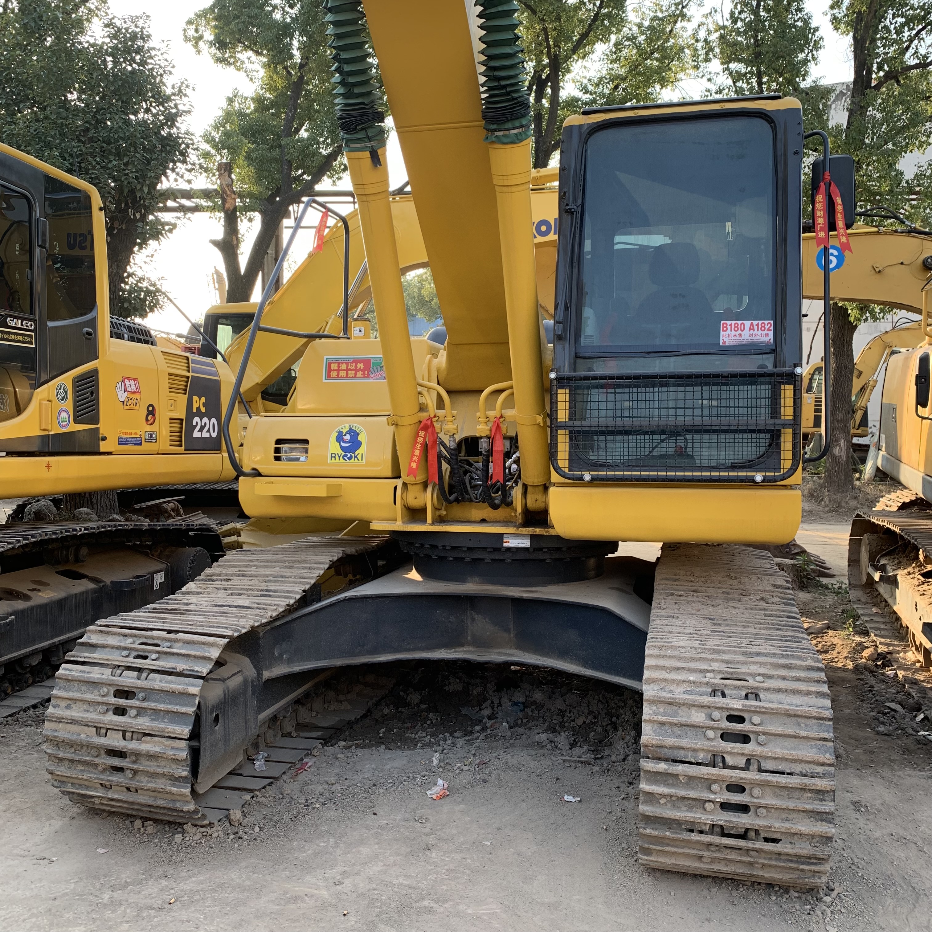 Used Komatsu Excavator 20 Ton PC200 PC210 PC220 Japan Digger with Cummins Engine