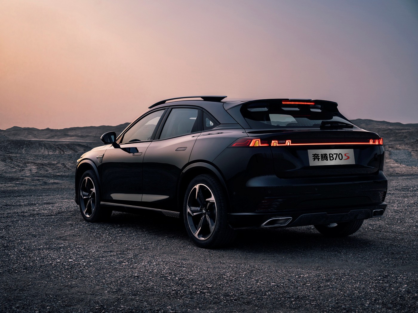 2023 's Most Popular Besturn B70S 1.5T Universal Defender SUV with Panoramic Sunroof Left Steering