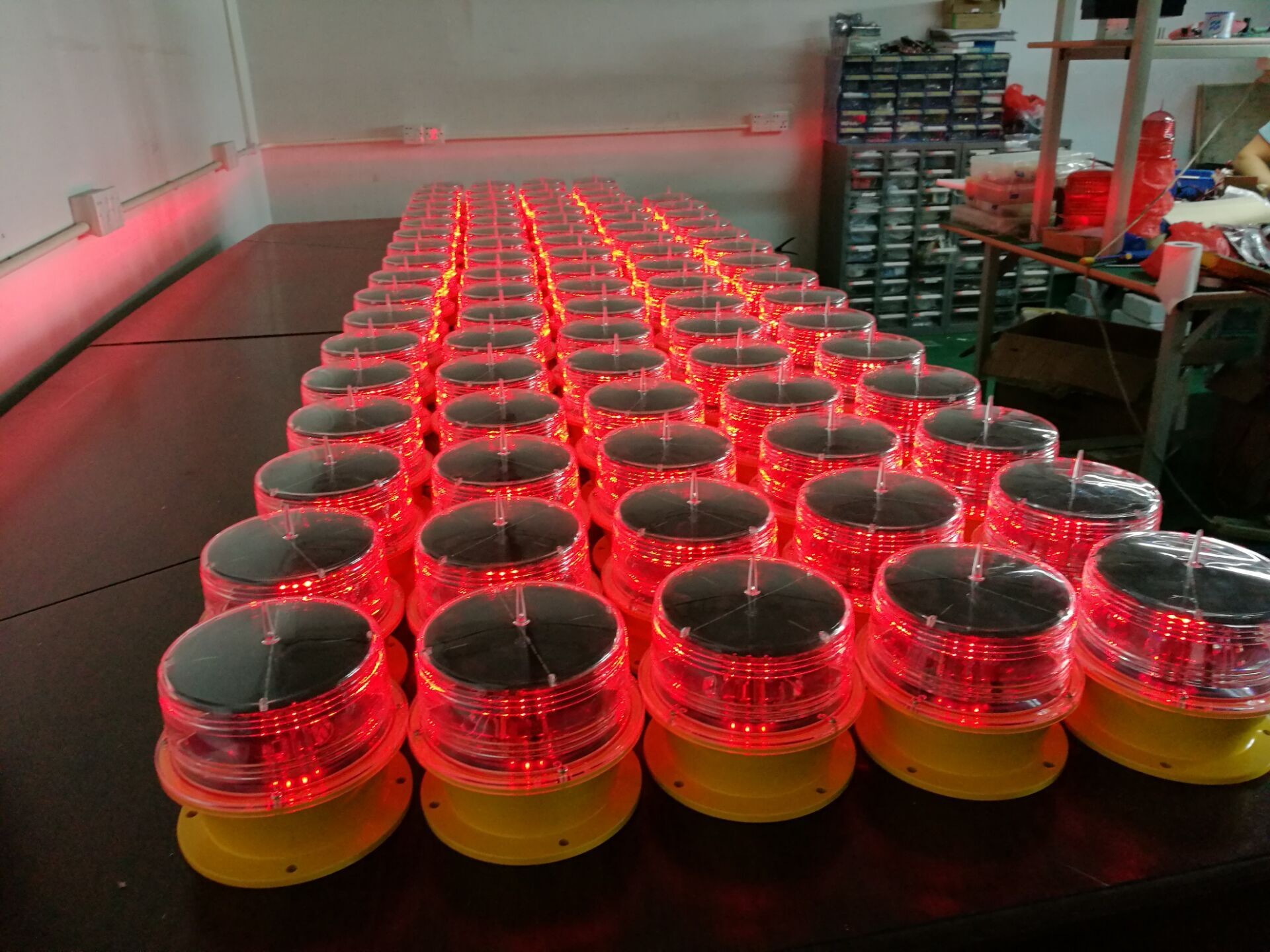 Red Solar LED Aviation Obstruction Light for Tower Crane and Wind Turbine