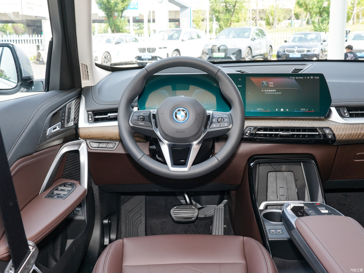 Electric BMW IX1 Sport 2024 30L EV Car SUV Automotive High Speed