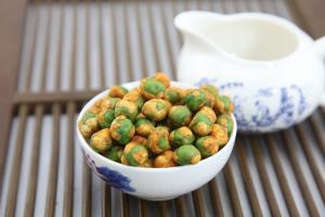 Quality Wholesale Vegan Hot&amp;Spicy Flavor Fried Coated Green Peas Crispy Snacks wholesale
