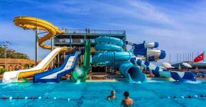 China Height 5-12 Meters Water Park Slide Swimming Pool Set Customized on sale