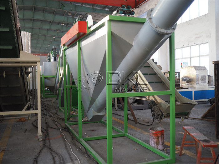 5.5kw PET Recycling Line With Sink Float Washing Tank