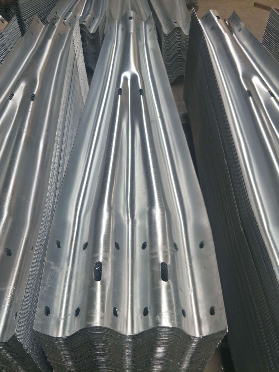 Hot Dipped Galvanized Highway Safety 3 To 2 Two To Be Three Guardrail for Roadway Sale