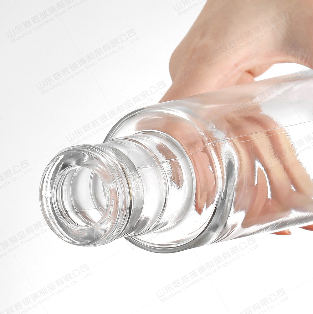 500ml Empty Glass Bottle for Whisky Brandy Healthy and Lead-free Glass Material