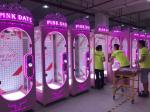 Luxury Cube Crane Claw Gift Vending Machine With 12 Months Warranty