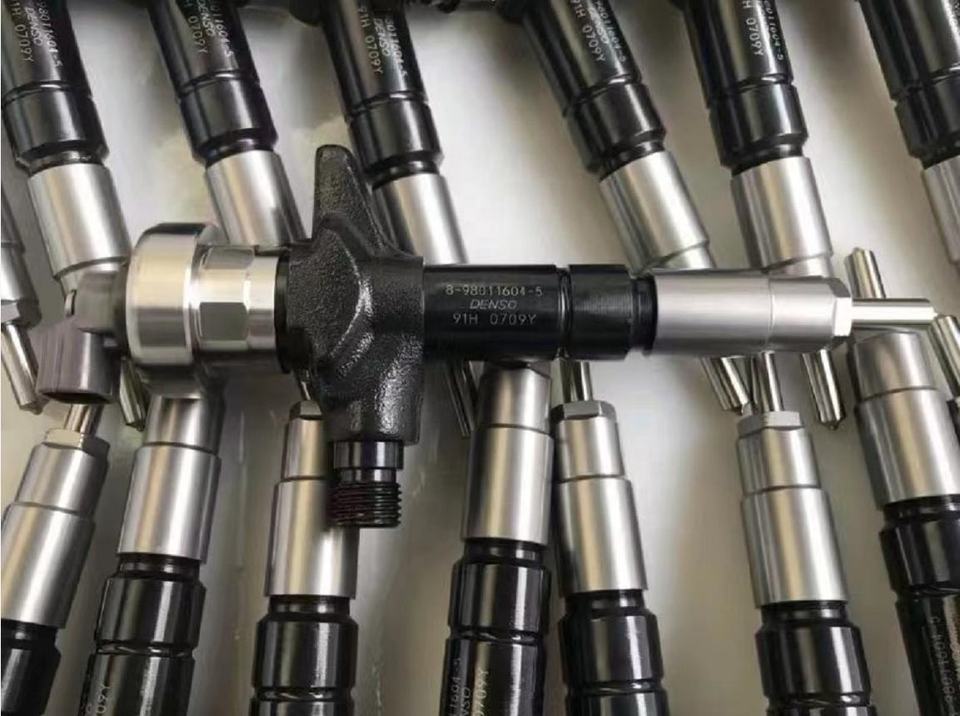 OE NO. 095000-6980 8-98011604-5 Common Rail Fuel Injectors for ISUZU Engine 4JJ1 Parts Injector