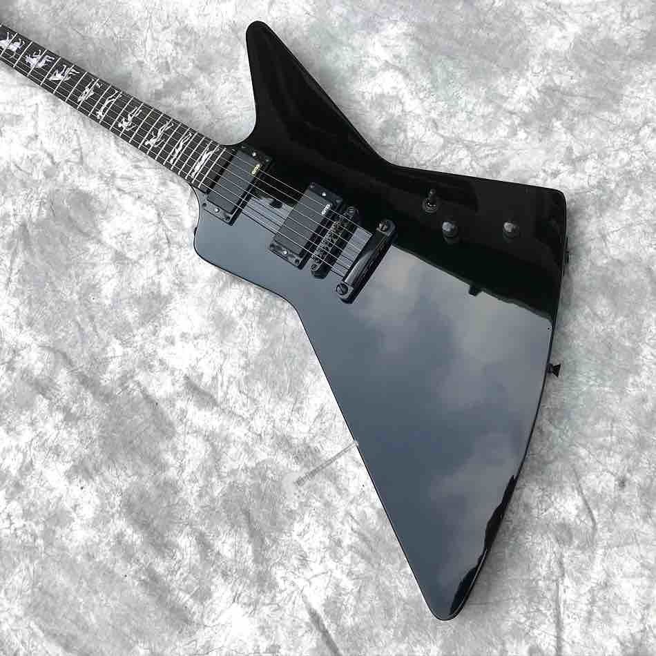 2020 New Style Custom Electric Guitar in Black with Guitar Logo Color and Shape Can be Customized