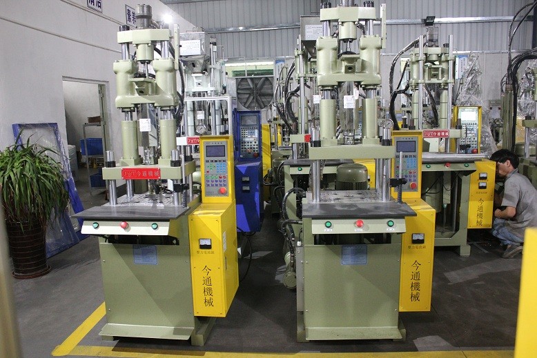 45T Robot Plastic Vertical Injection Moulding Machine With 45mm Ejector Stroke
