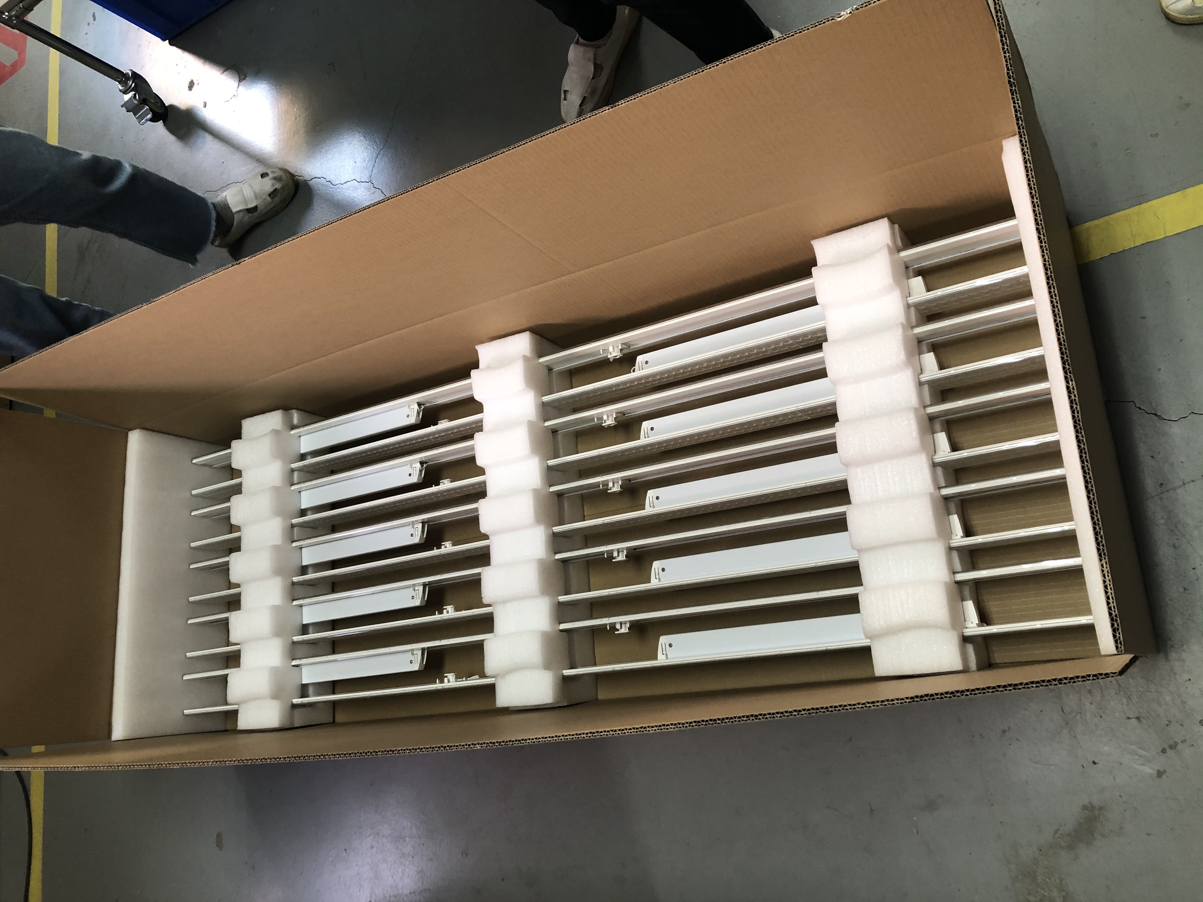 3 Phase 240cm Linear Track Lighting , 50watt Department Store Lighting