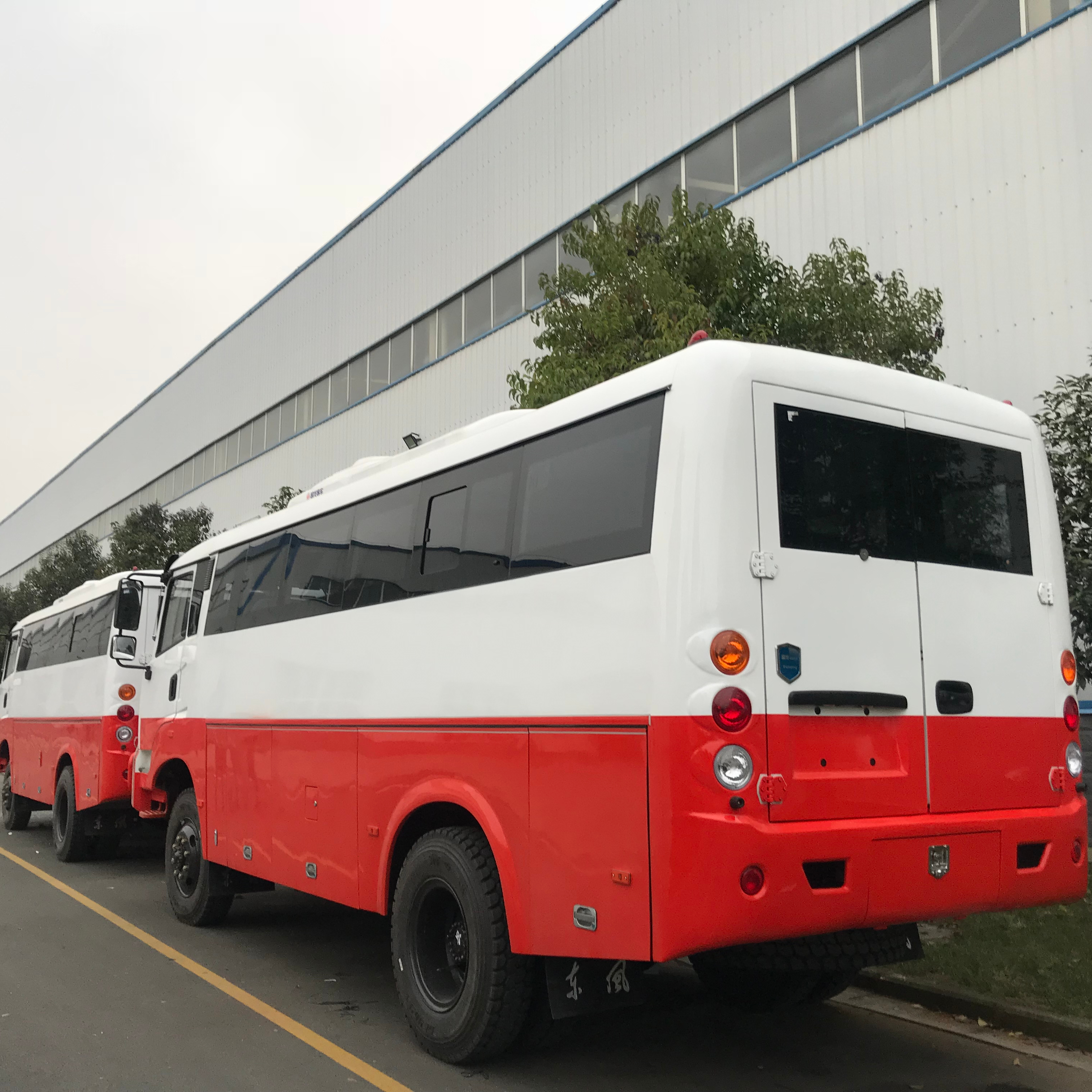 DONGFENG 29 Seats Diesel Coach Bus 4x4 Off Road Bus with Front Axle DONGFENG Axles