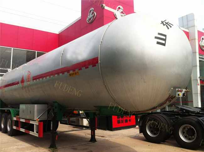 59.7 M3 LPG Tank Trailer Pressure Vessel Three Axles Trailer 25 Ton Capacity