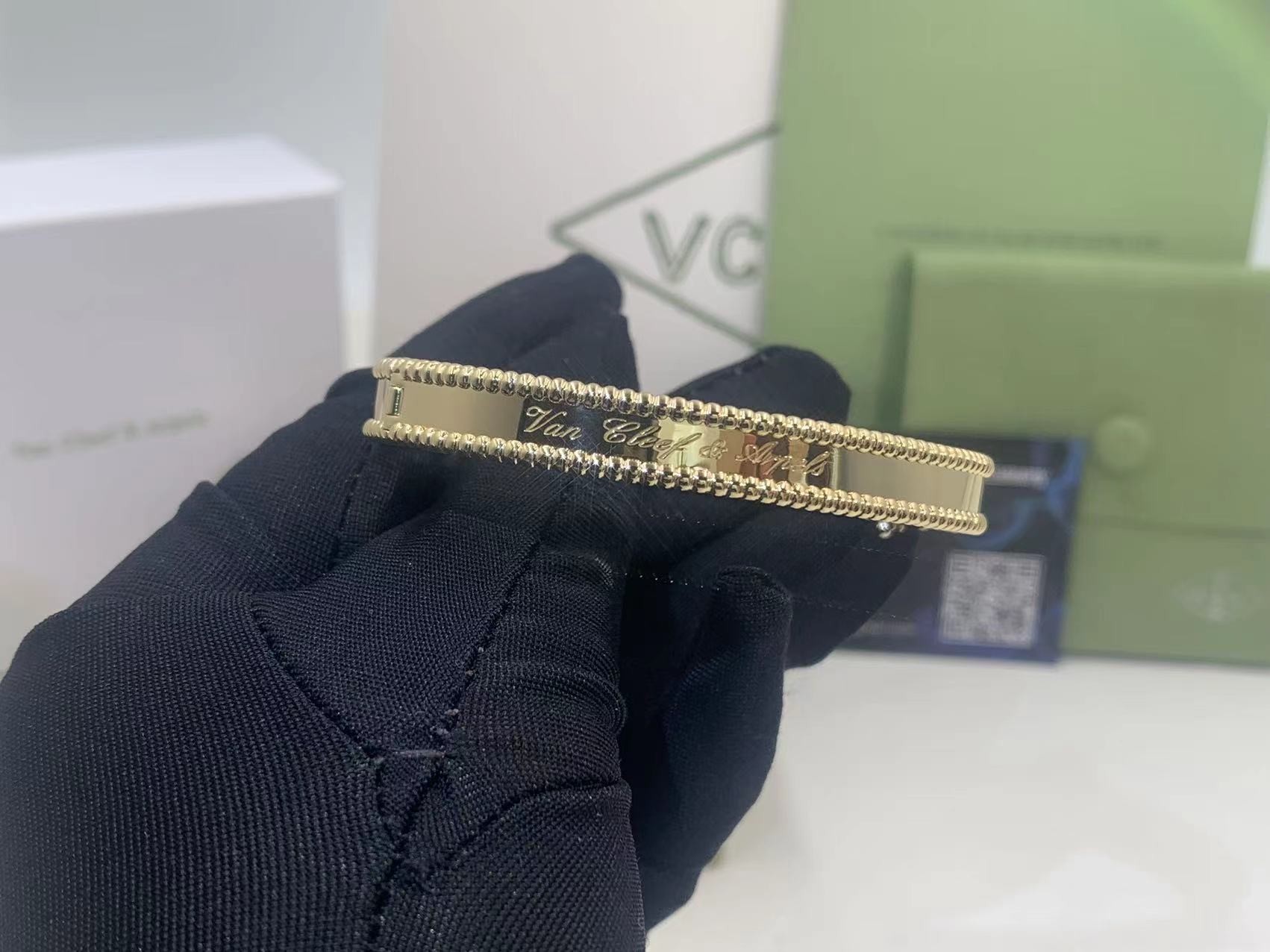 Van Cleef & Arpels PerléE Signature Bracelet Medium Model 18K yellow gold