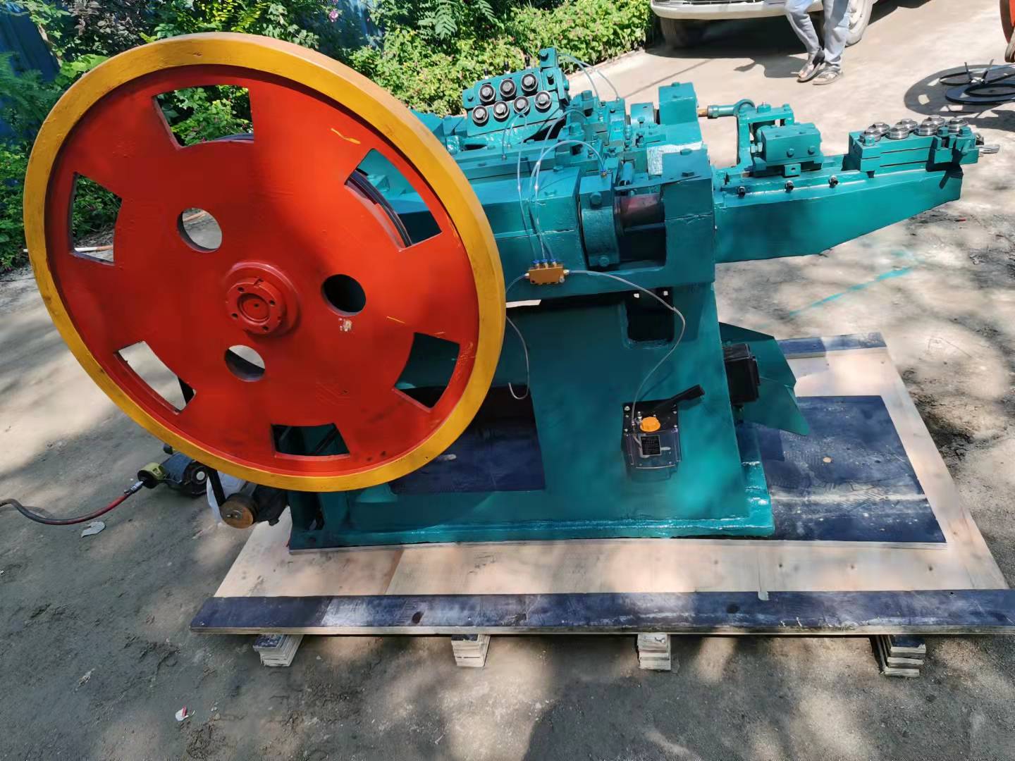 Automatic high speed nail making machine