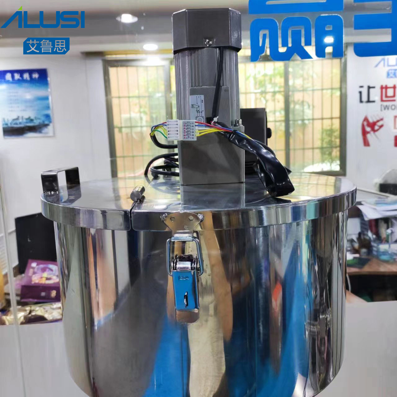 Stainless Steel Semi Automatic Piston Filling Machine 35L Mixer Hopper For Shampoo