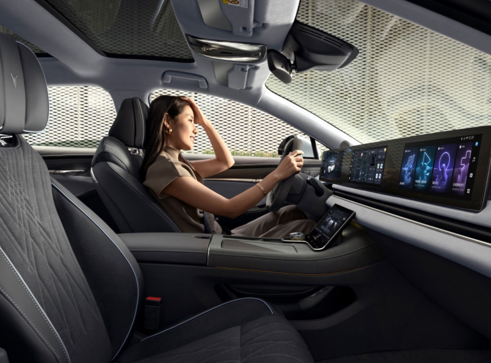 Energy Vehicles Lantu Free 5 Seats Electric SUV Voyah Chasing Light Electric Vehicle Maximum Power 375 510Ps