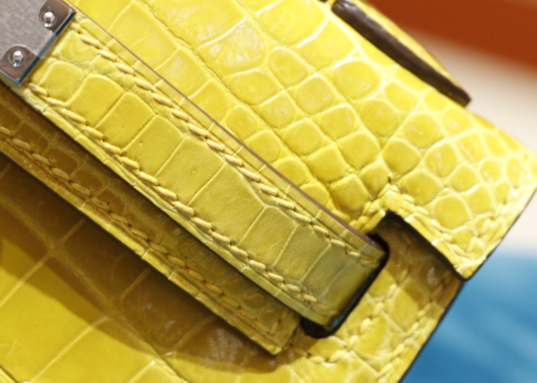 Womens Handhold Yellow 22cm Crocodile Skin Bag With Square Shape