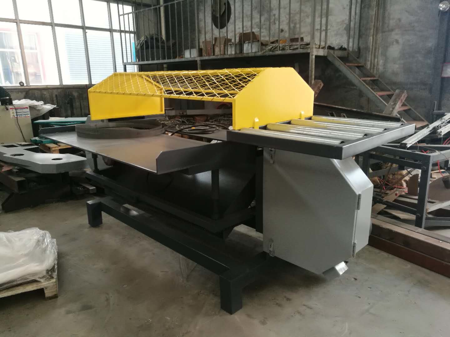 Pallet Dismantling machine wood band saw horizontal pallet stripping sawmill