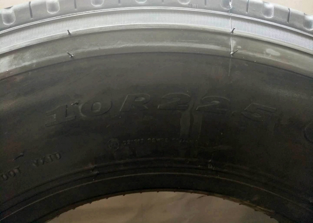 10R22.5 All Steel Radial Tires , Low Rolling Resistance Tires Rib Type Tread