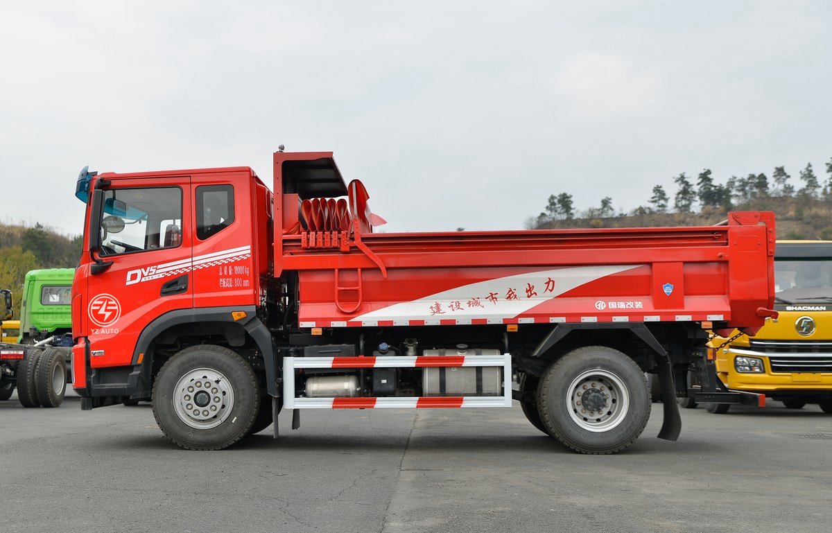 Euro 6 Emission Standard 20T Heavy Dump Truck With 8x4 Drive Wheel And Engine Capacity