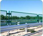 Anti Glare Traffic Barrier Barbed Wire Fence Mesh For Highways Made Of Stainless