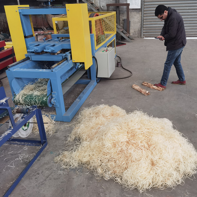 L6000mm Tree Debarking Machine Industrial Log Debarker 8TPH-15TPH