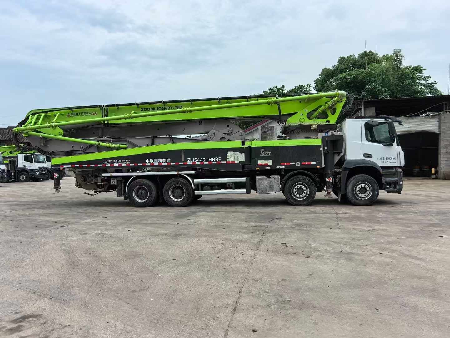 Used Concrete Pump Trucks 59m with Remote Controller HBC and Stable Condition