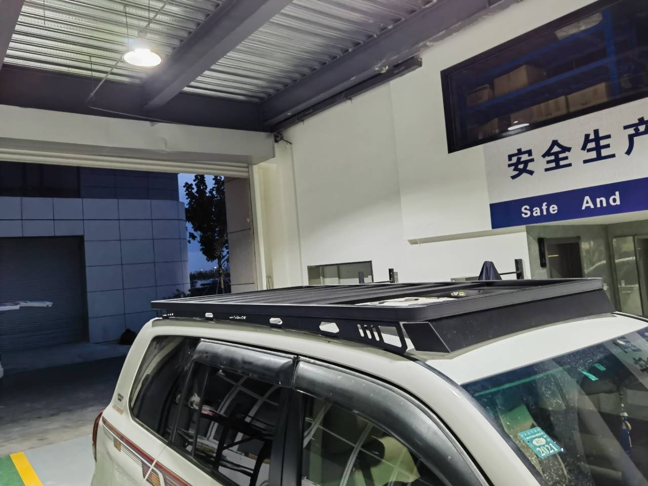 Upgrade Your LC200 with This Aluminum Alloy Roof Rack Install Instructions Provided