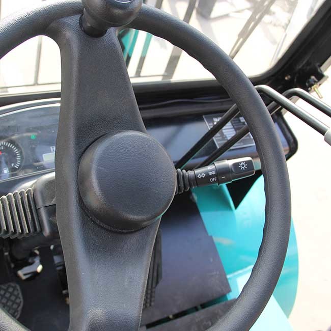 3500kgs All Terrain Fork Truck ISUZU Engine Automatic Transmission