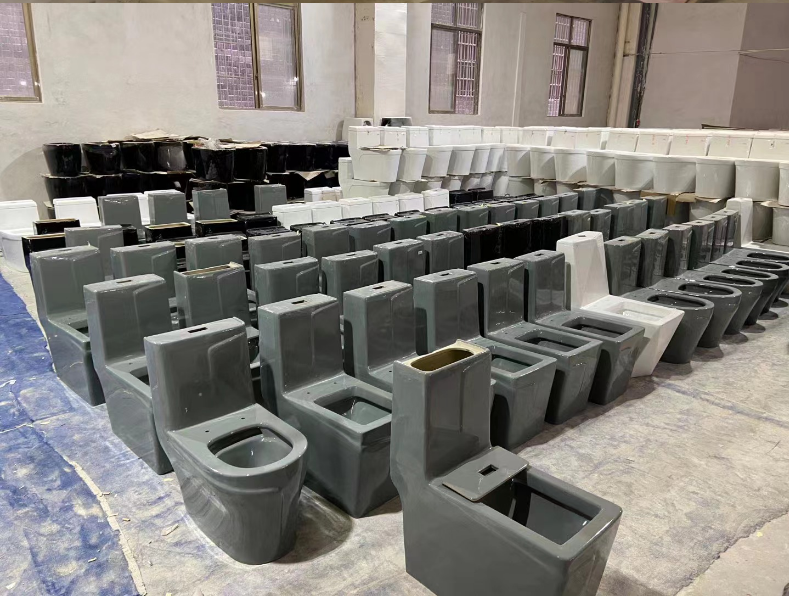 Floor Mounted Installation Modern Ceramic Toilet WC with Plastic Steel Flush Water Tank