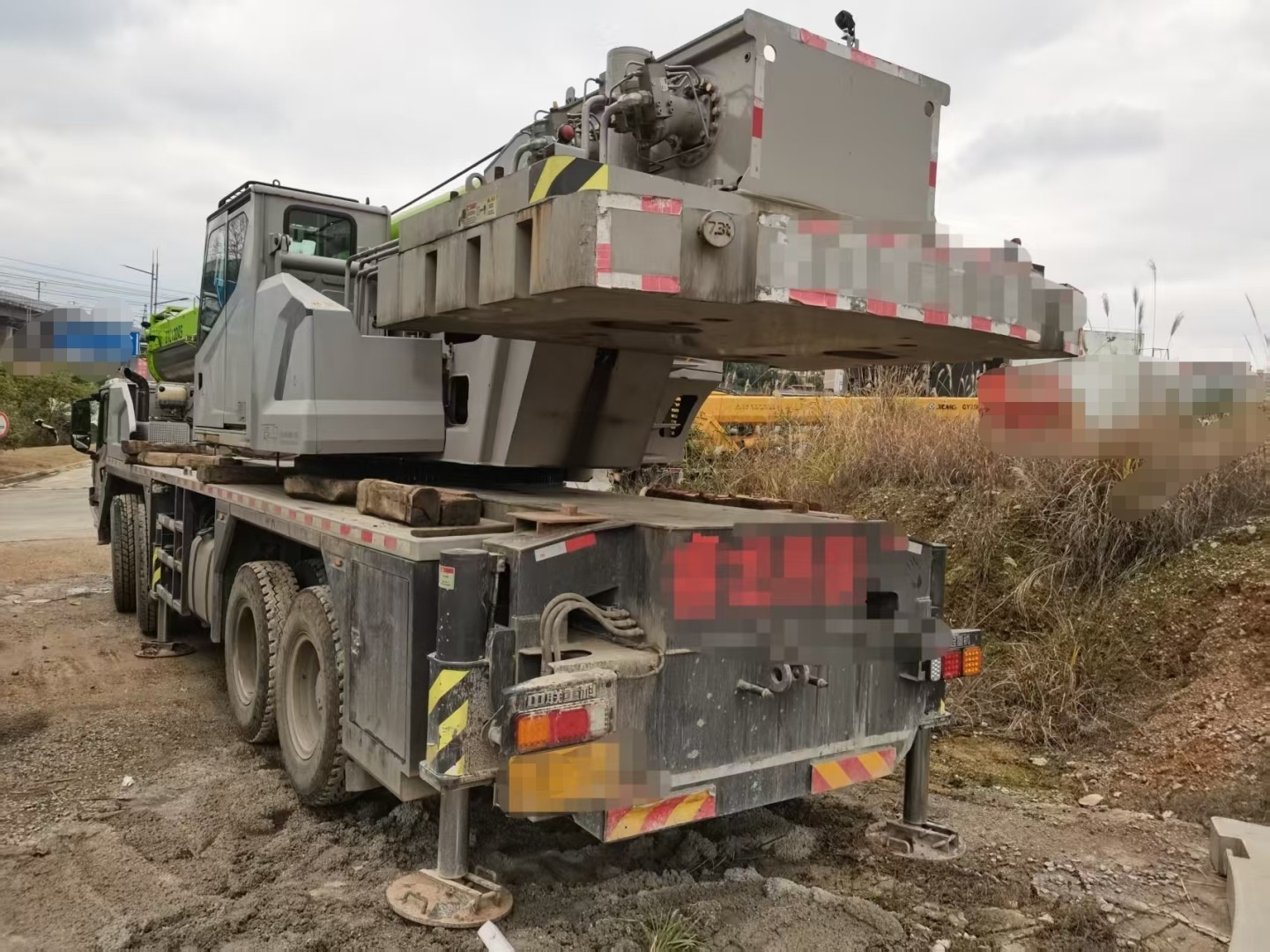 Brand Official Factory Lifting Capacity 25ton Maximum Lifting Height 50m Power 280kw Total Weight 50000kg Boom Truck Crane Trucks Mobile Crane