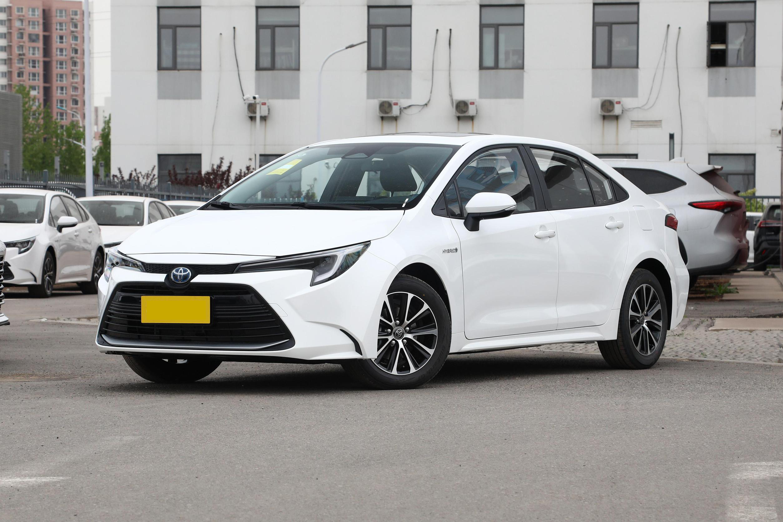 TO-YOTA LEVIN Hybrid Electric Car High Speed Electric Vehicle with 2700mm Wheelbase and 5 Seating Arrangements