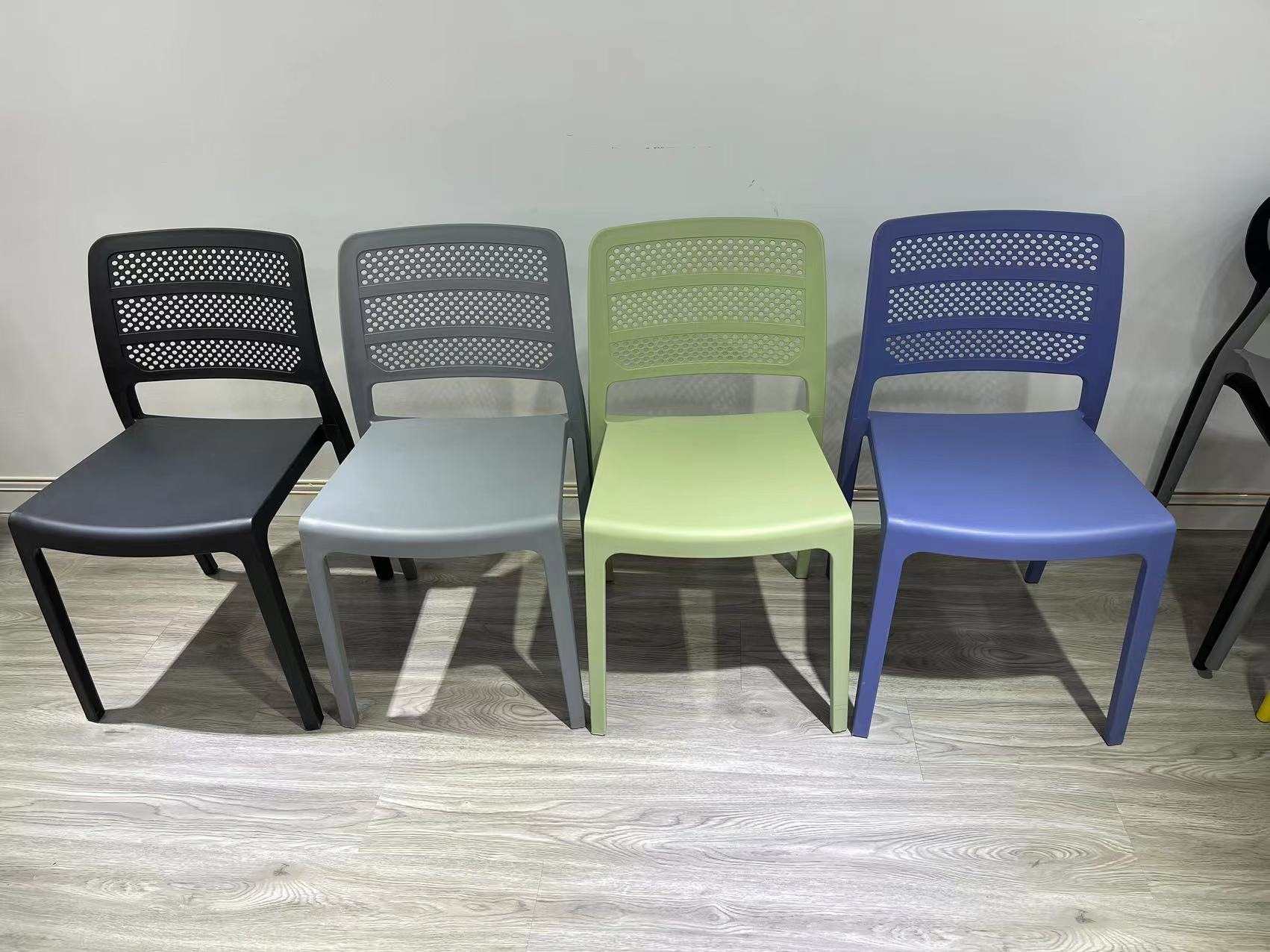 Specific Dining Chair Simple Style Stacking PP Plastic Chair OEM Colors 55*46*45*86cm for Dining Room