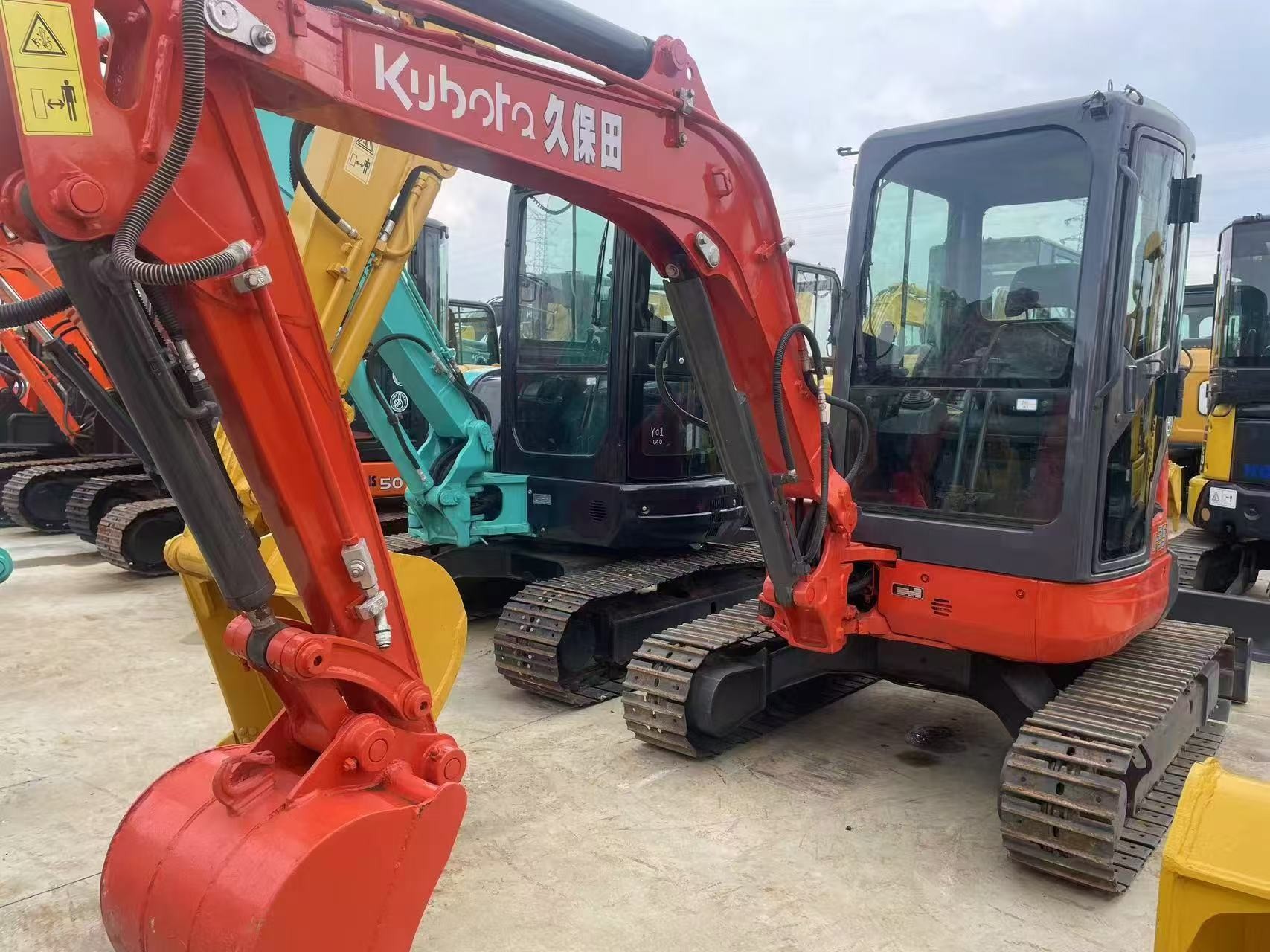 3 Ton Operating Weight Crawler Excavator Powered By Kubota Engine With 0.1m3 Bucket Capacity