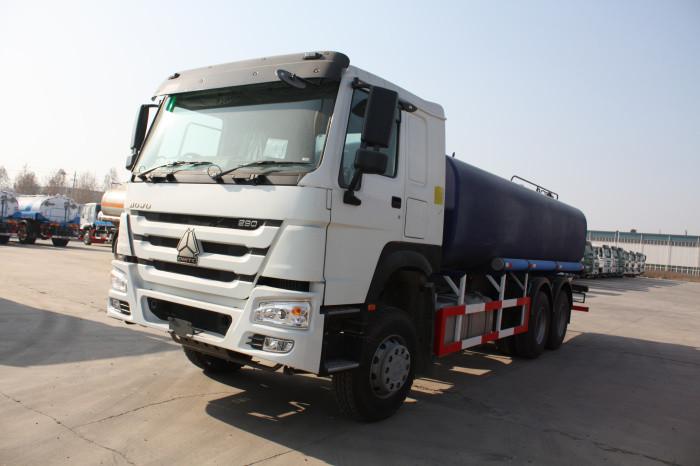 Tilt Steering Wheel Vacuum Sewage Suction Truck / Sewage Cleaning Truck
