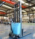 flexible Semi Electric Walkie Stacker , Semi Electric Straddle Stacker 1.5 Tons