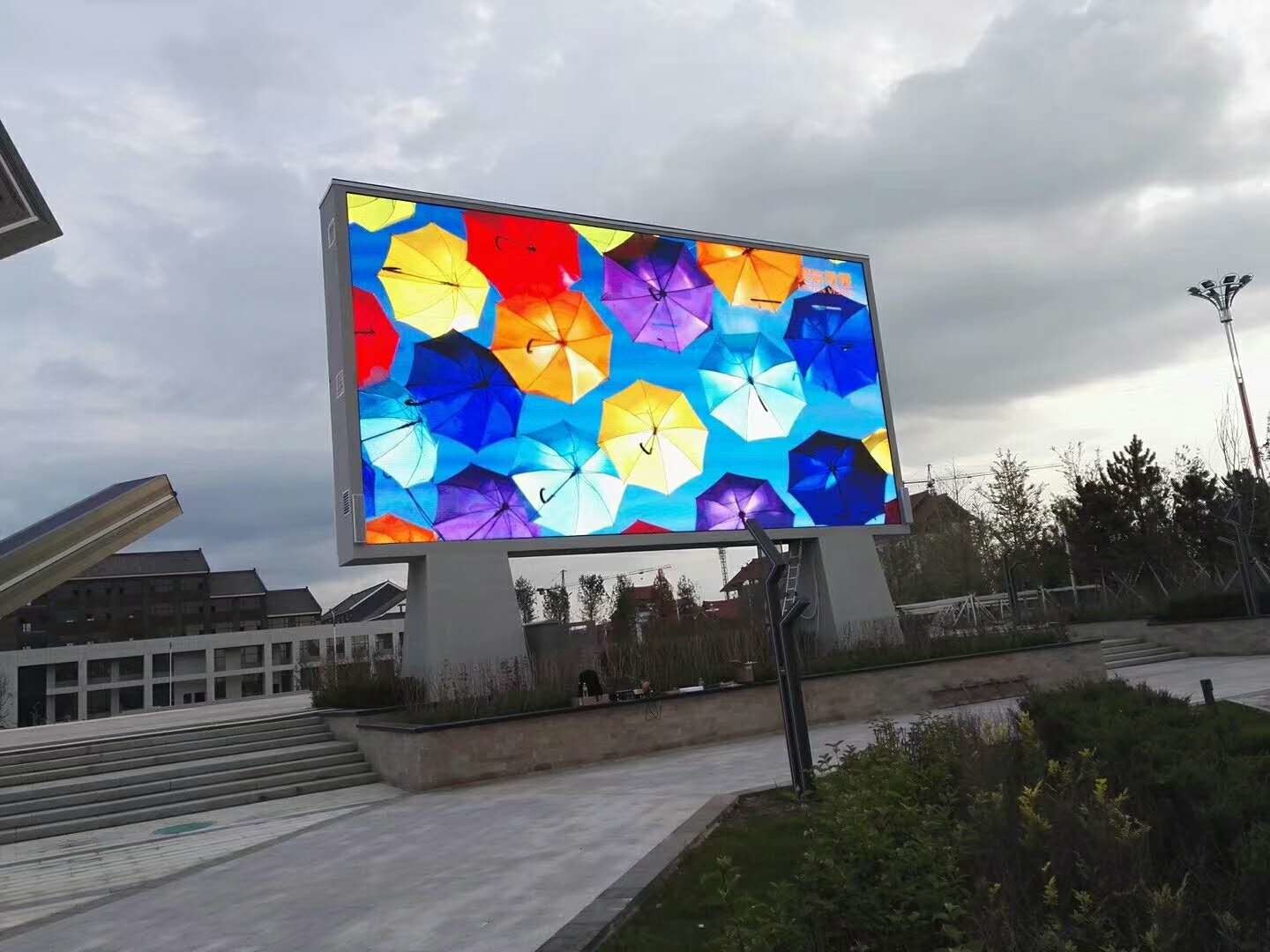 Outdoor Full Color Standard SMD2121 P3 LED Die-Casting Aluminum Chassis 576x576mm Three Years Warranty