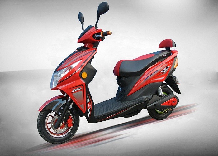 Red Plastic Body Electric Two Wheeler Scooter Alloy Wheel Front Disc Rear Drum